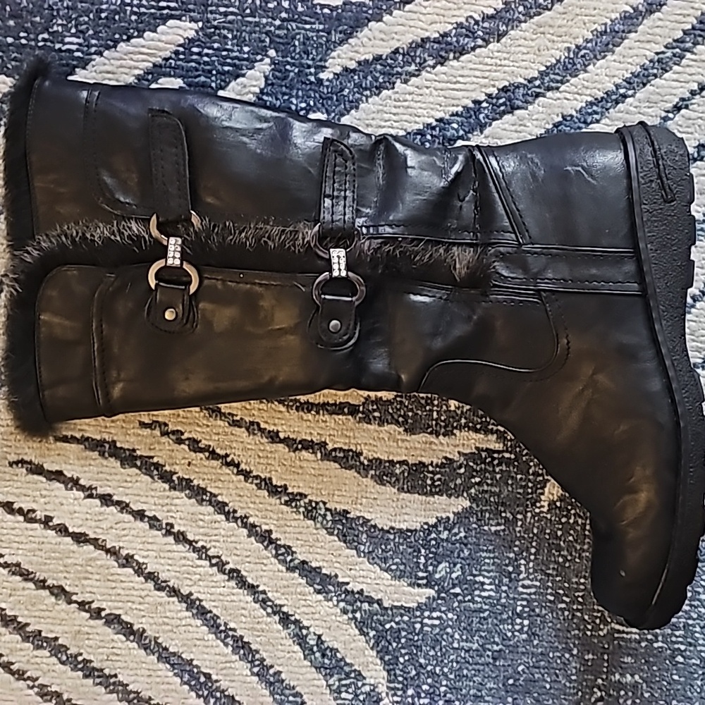 Snow boots in box